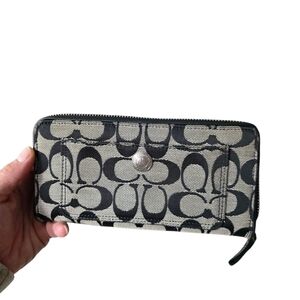 Vintage COACH Black White/Black Signature Accordion Zip Around Wallet